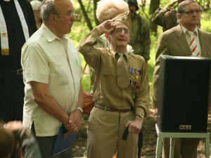 Jediný přeživší Raymond A. Noury při návštěvě v Dubči v roce 2009