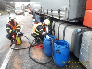 Nehoda tří aut ochromila provoz na dálnici D5 ve směru na Rozvadov