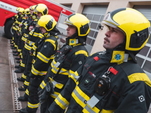 Profesionální hasiči testují chytré zásahové obleky vyvinuté plzeňskými vědci