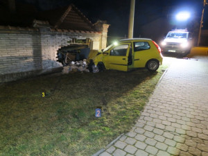 Řidič v Plzni Radčicích zdemoloval zeď domu