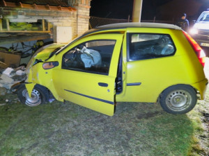 Řidič v Plzni Radčicích zdemoloval zeď domu