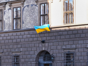Ukrajinská vlajka zavlála na budově plzeňské radnice