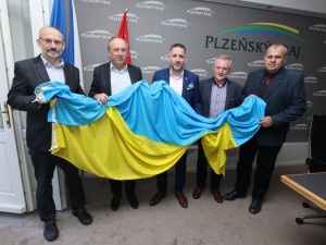 Ukrajinská vlajka zavlála na budově úřadu Plzeňského kraje