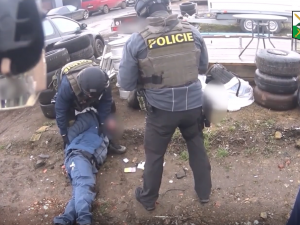 Zatýkání členů gangu