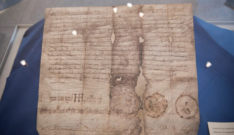 Originál listiny z roku 993 budou moci lidé obdivovat pouhé dva dny, na Rokycansko donesl pergamen voják v botě