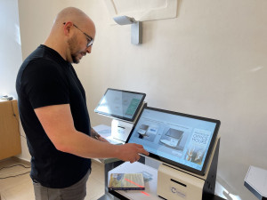 Vypůjčování i vracení knih obstarají ve vědecké knihovně Plzeňského kraje výdejní a návratové automaty