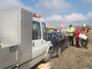 Opilý řidič způsobil hromadnou nehodu šesti aut, zranění utrpěla těhotná žena