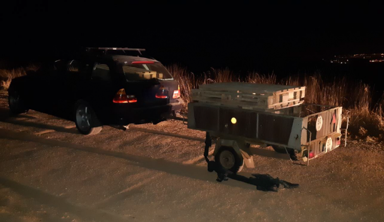 Zdrogovaná řidička ujížděla autem před policisty, z vleku jí vypadávaly na silnici ukradené europalety