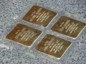 Kameny zmizelých připomínají rodinu Kohnových