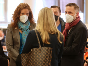 Centrum pomoci Ukrajině v Plzni navštívila zástupkyně amerického velvyslance v ČR Jennifer Bachusová