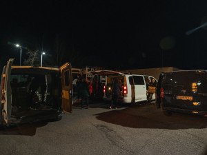 Chovatelé psů vypravili na Ukrajinu konvoj s krmením. Humanitární pomoc komplikovali ukrajinští celníci