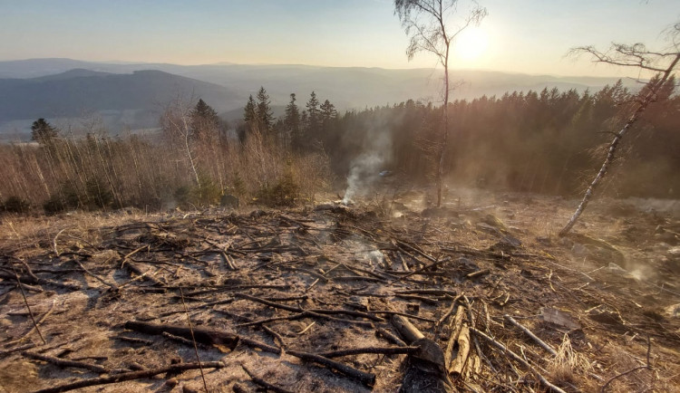 Čtvrteční požár nedaleko rozhledny Svatobor