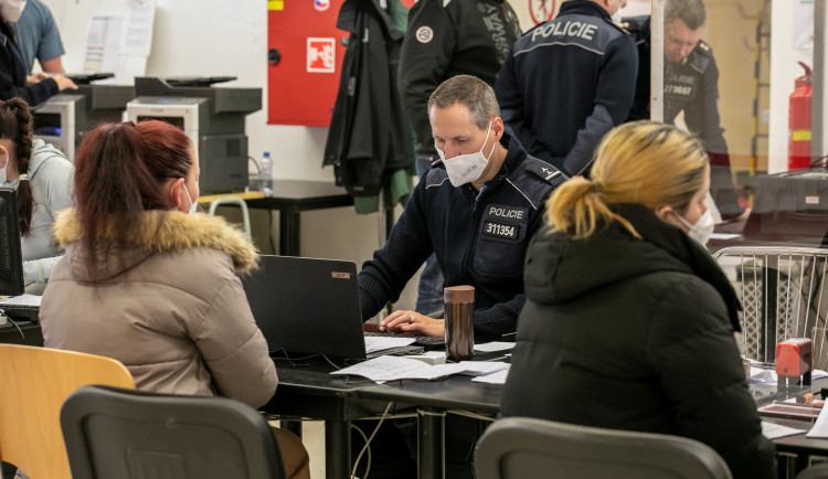 Plzeňským centrem pomoci Ukrajině už prošlo 7 500 uprchlíků, ubytovací kapacity rychle docházejí