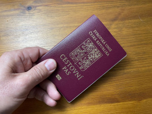 Počty zájemců o vydání cestovních pasů v Plzni lámou rekordy, doklady chce přes 1000 klientů denně
