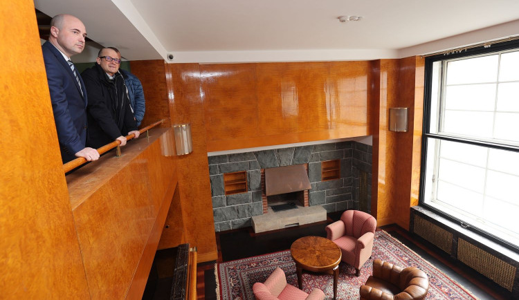 Na dovybavení interiéru rezidence od slavného architekta potřebuje Plzeňský kraj získat pět milionů