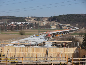Náročné budování Západního okruhu Plzně za 2,2 miliardy běží podle plánu, stavba nenabírá zpoždění