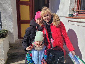 Tato rodina našla zázemí v rodinném domě v Nekmíři