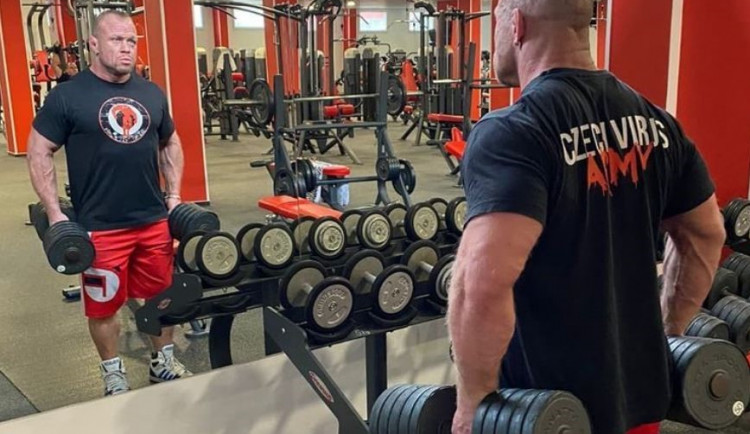 Kontroverzní zápasník Grznár touží po válce a zabíjení u nás v Česku, vyšetřuje ho policie