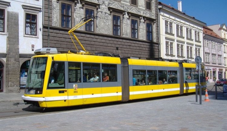 Mnozí uprchlíci z Ukrajiny si v Plzni vyřizují předplatné na MHD, i když ji mohou mít stále zdarma