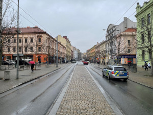 Některé řidiče neodradí ani policie v zádech a zákaz vjezdu ignorují