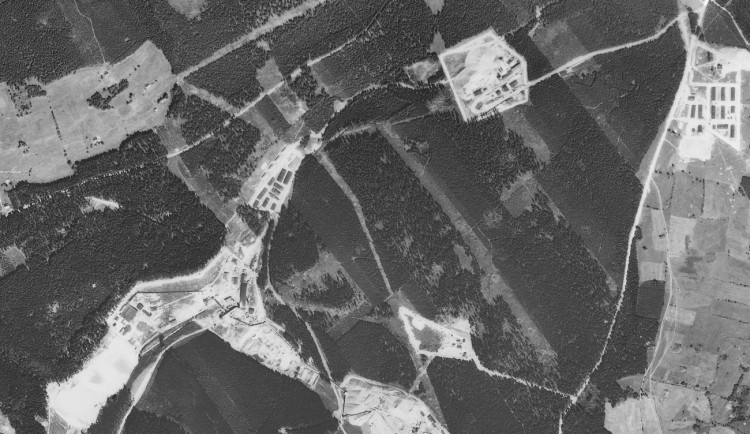 Plzeňští archeologové s bavorskými kolegy mapují zaniklé nacistické a komunistické tábory v pohraničí