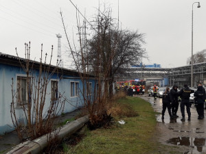 Plameny zachvátily ubytovnu na Doubravce, tři lidi skončili v péči záchranářů