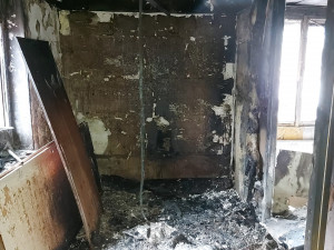 Plameny zachvátily ubytovnu na Doubravce, tři lidi skončili v péči záchranářů