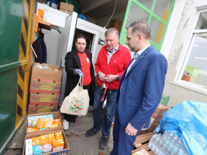 S nákupem startovacích balíčků s potravinami pro ukrajinské uprchlíky pomůže charitě Plzeňský kraj