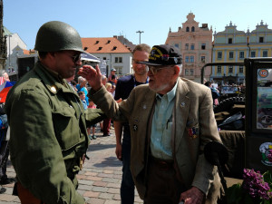 Ve věku nedožitých 97 let zemřel americký veterán James Duncan, osvoboditel Domažlic a Plzně