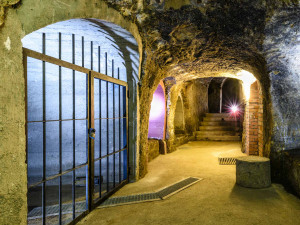 Vydejte se do Plzeňského historického podzemí za svitu baterek, navštívíte i jindy nepřístupnou část chodby