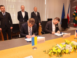 Kraj věnoval Ukrajině pět milionů korun, peníze půjdou na nákup zbraní z českých zbrojovek