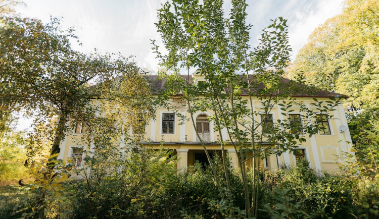 Ruská majitelka zámku v Otíně u Klatov ve svém objektu ubytovala už začátkem března rodinu uprchlíků z Ukrajiny