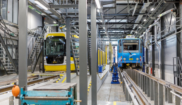 Plzeňské tramvaje už využívají největší objekt modernizované vozovny za 1,7 miliardy korun