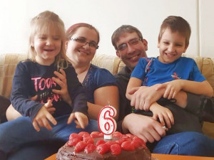 Sedmiletý Martínek dosud nemluví a je na plenách. Rodiče se přesto nevzdávají a chtějí podstoupit léčbu