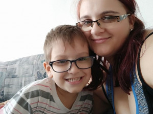 Sedmiletý Martínek dosud nemluví a je na plenách. Rodiče se přesto nevzdávají a chtějí podstoupit léčbu