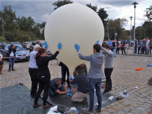 Mladí vědci vypustí do stratosféry robotickou sondu, balon odstartuje z letiště u Plzně