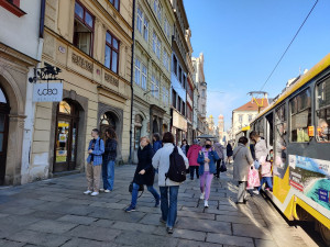 Je nám to líto, ale legenda skončila, říká majitel trafiky na náměstí. Noviny se na místě prodávaly více než 100 let