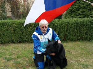 Eso mezi stopaři je služební pes Hektor. S policejním psovodem Petrem Zifčákem sbírá jednu trofej za druhou