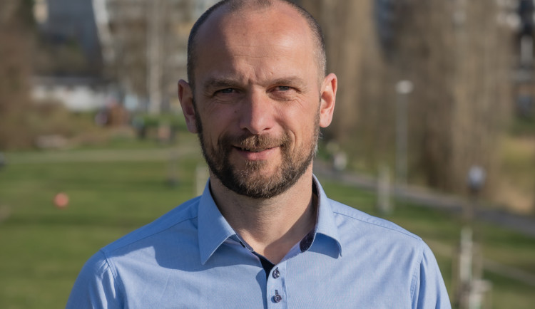 Průvan v tomto prohnilém prostředí mohou udělat jen noví lidé, říká Aleš Tolar, lídr STAN na post primátora Plzně