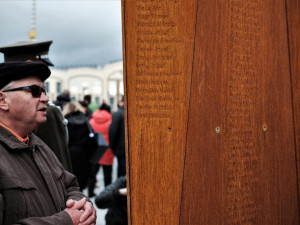 V areálu Škody je pomník, na kterém jsou jména obětí amerického náletu na plzeňskou zbrojovku
