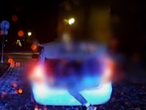 VIDEO: Taxikář nechal nastoupit trojici přebývajících pasažérů do kufru u svého auta a společně odjeli