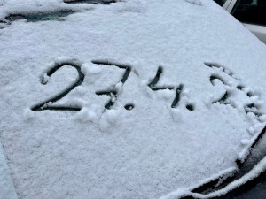 Šumavskou Kvildu ráno zasypal na sníh. Místní netrpělivě čekají na teplejší počasí, vzkázal starosta