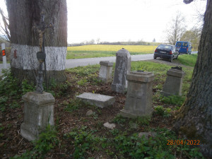 Zloděj odcizil z místa u silnice dva historické kameny, která se před lety podařilo vykopat ze země