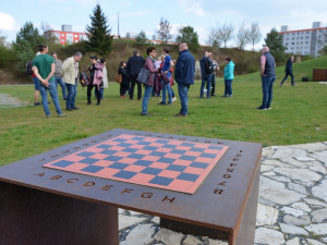 Obávané nocležiště bezdomovců plné černých skládek se proměnilo v nový park za 18 milionů korun