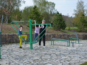 Obávané nocležiště bezdomovců plné černých skládek se proměnilo v nový park za 18 milionů korun