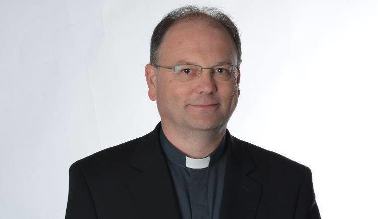 O propuštění z kněžské služby požádal generální vikář Diecéze plzeňské, navázal prý partnerský vztah