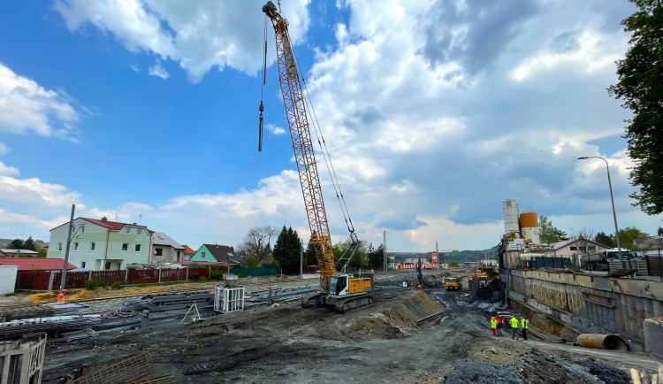 Nový tunel pro automobilovou dopravu v délce 300 metrů vzniká pod železniční tratí v Plzni-Božkově