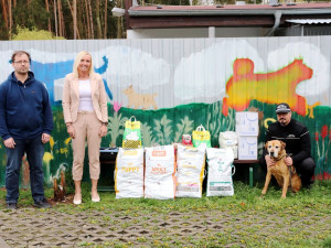 Sbírku na Útulek pro zvířata v nouzi zorganizovali zaměstnanci i vedení MO Plzeň 2 Slovany