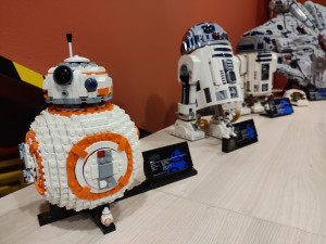 Ať tě provází síla! Plzeň slavila Den Star Wars, přiletěla také flotila vesmírných lodí z kostiček