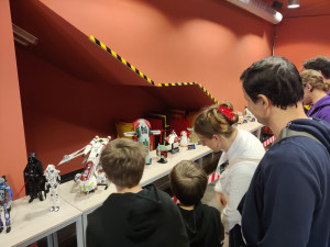 Ať tě provází síla! Plzeň slavila Den Star Wars, přiletěla také flotila vesmírných lodí z kostiček